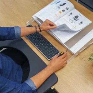 underarmsstöd x-rest skrivbord användare uppifrån miljöbild