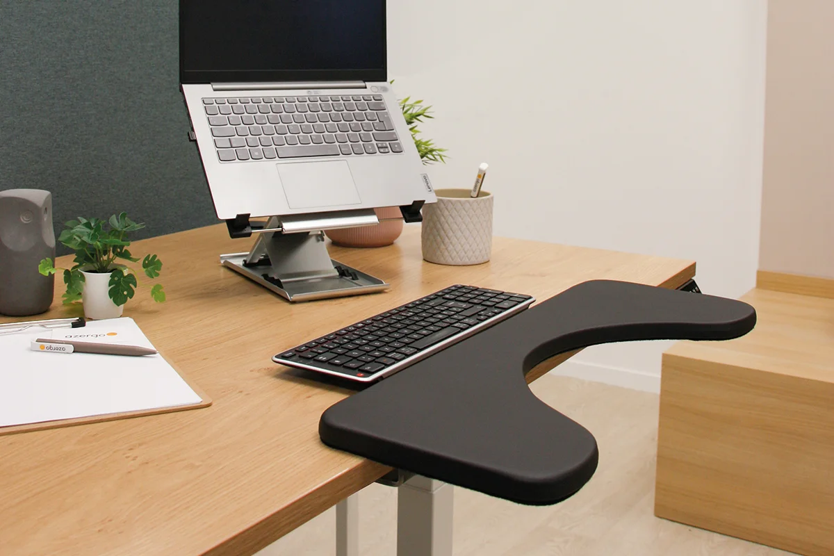 underarmsstöd x-rest skrivbord från sidan miljöbild